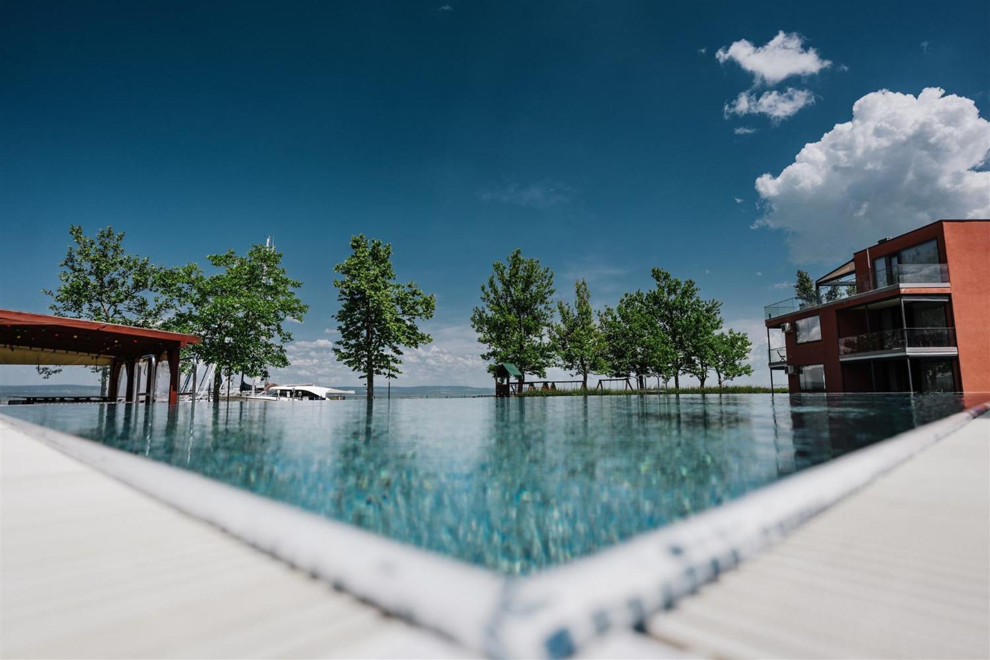 Butique Apartman Grand Balatonlelle Extérieur photo