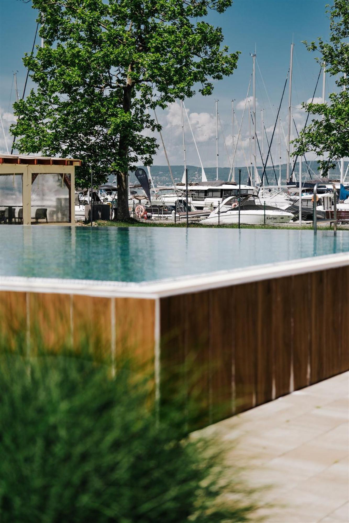 Butique Apartman Grand Balatonlelle Extérieur photo