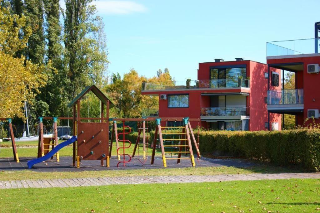 Butique Apartman Grand Balatonlelle Extérieur photo